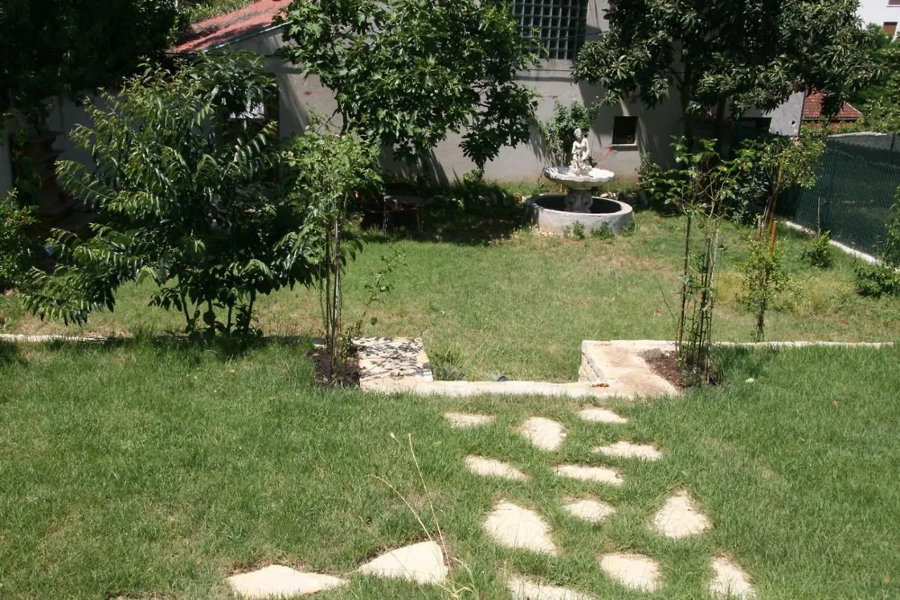 Apartments Sena Pula 0*,  Croatia
